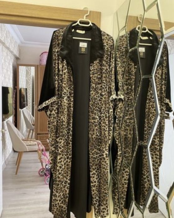 Продам костюм смотрите обьявления и фото есть такой же серрго цвета