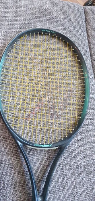 Три броя тенис ракети