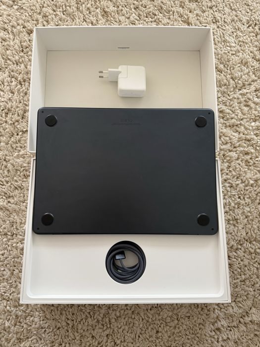 Macbook Air M2 , stare perfecta