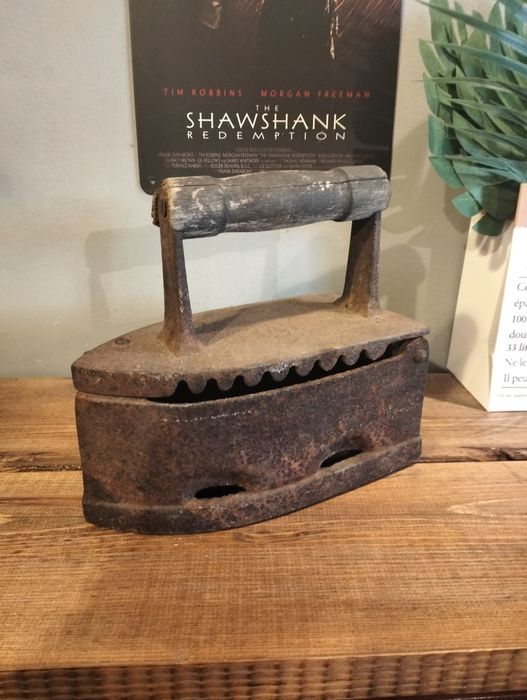 Продам Утюг на углях