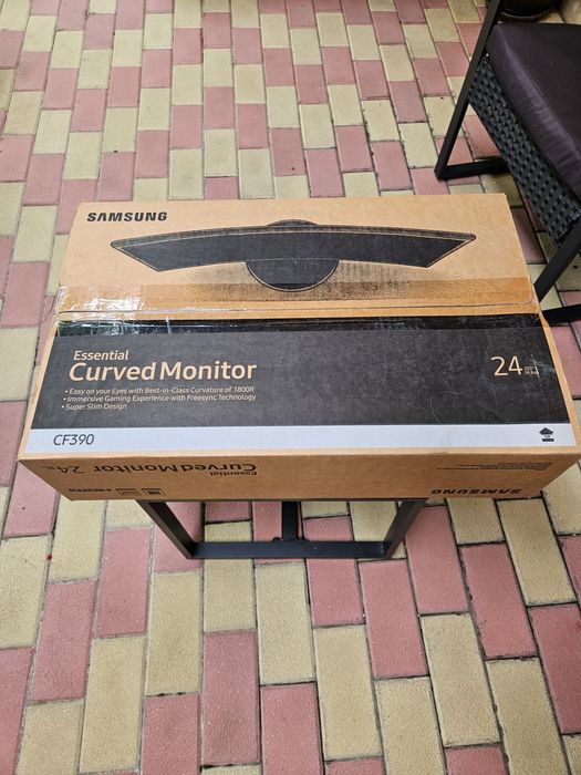 Vând monitor curbat Samsung 24"