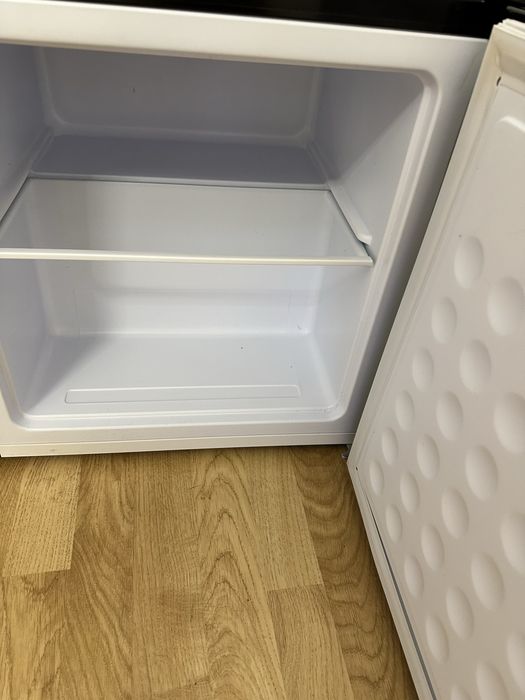 Minicongelator usa sticla neagra—- Nuu se livreaza prin curier