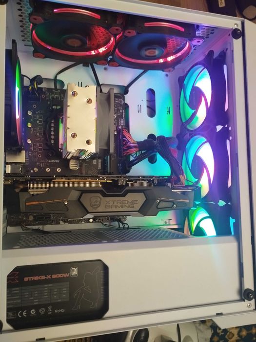 Игровой компьютер в белом корпусе