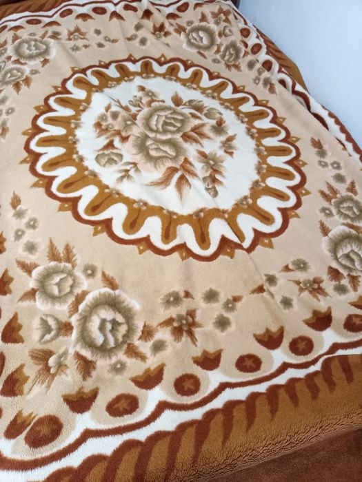 Продам одеяло--пледы (шерсть) Россия