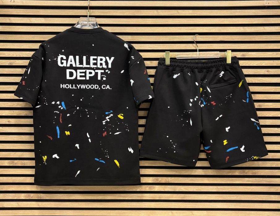 Compleu alb negru Gallery dept  / Essentials  / syna world