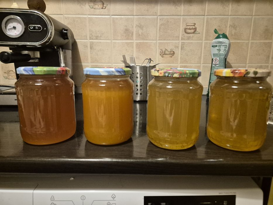 Miere de salcâm și miere de floarea soarelui