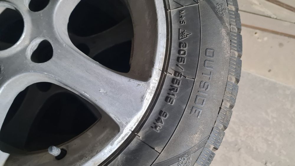 Комплект шин с дисками на nissan cefiro
