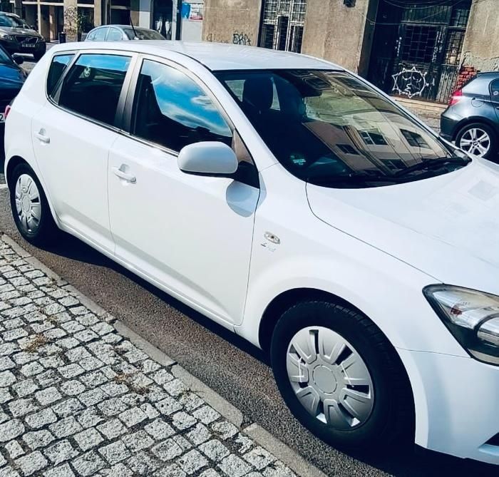 KIA CEED 2010 1.6 Benzină 126CP - ÎNMATRICULATĂ ÎN GERMANIA - Se află în SIBIU - 3.800€