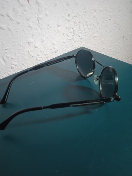 Солнцезащитные очки.