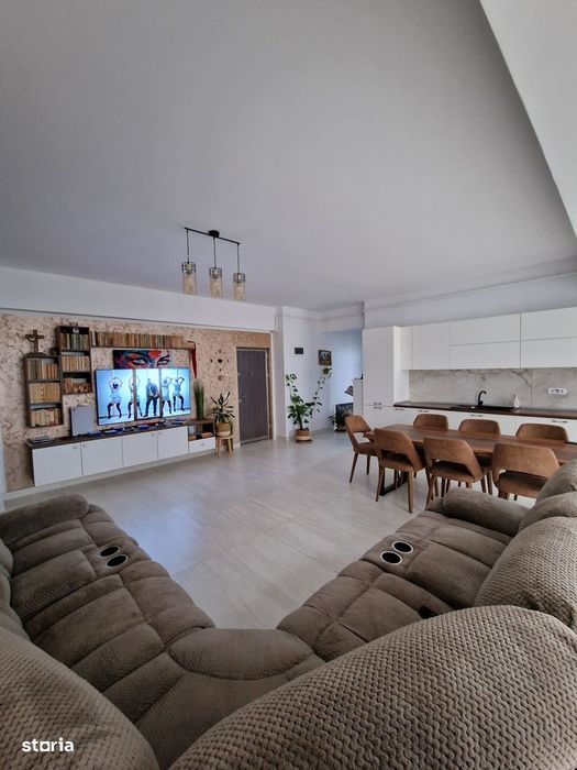 Se oferă spre vânzare apartament spatios cu 3 camere, loc de parcare