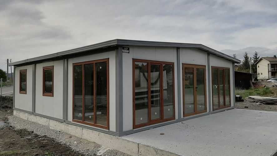 Casa Modulara, Garaje Auto si Containere stil birou din structura metalica si panou sandwich termoizolant
