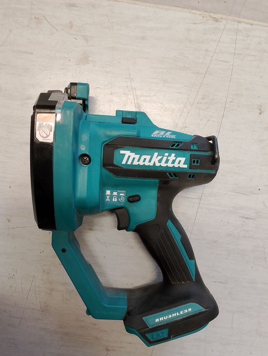 Професионална машина за рязане на шпилки Makita dsc 102
