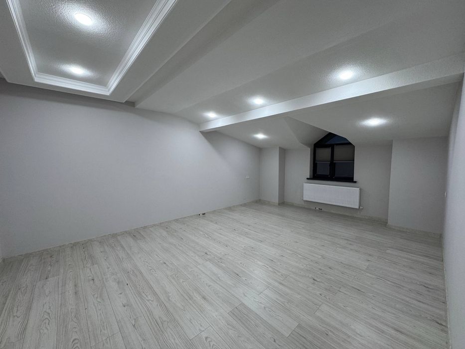 Тайёр ховли уй айрапорт эко шахаоди бошида жойлашган сотилади