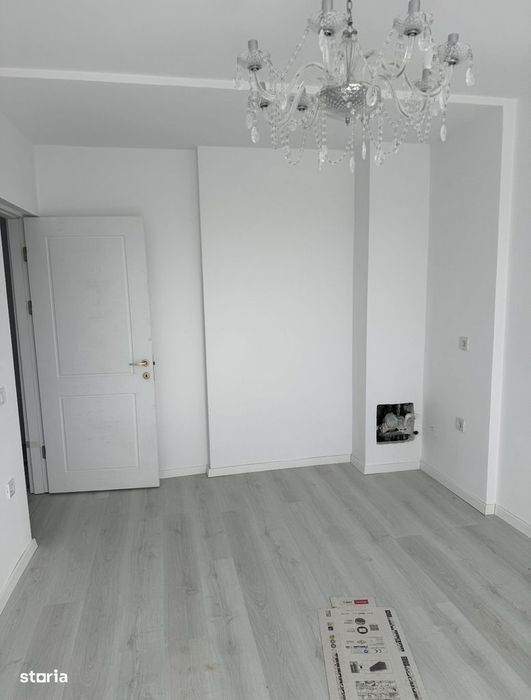 Apartament cu 4 camere de vânzare în zona Calea Călărașilor