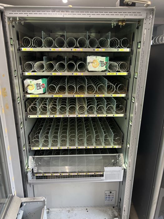 Manea MSX10 aparat vending snack si bauturi reci