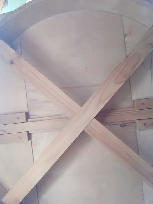 стол круглый дерево