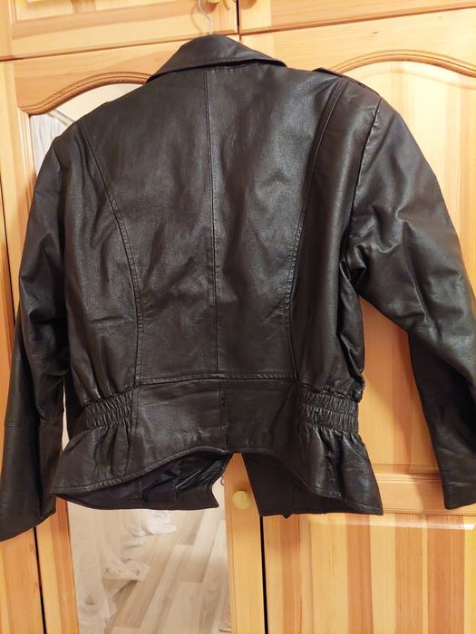 Дамско кожено яке.