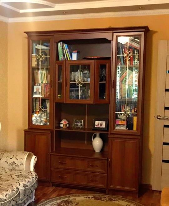 Продам горку в гостинную