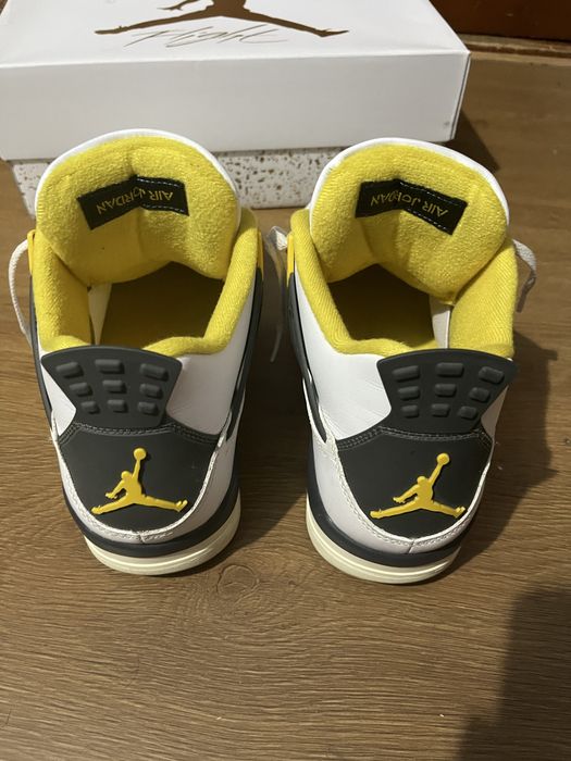 Adidasi jordan 4 vivid sulfur