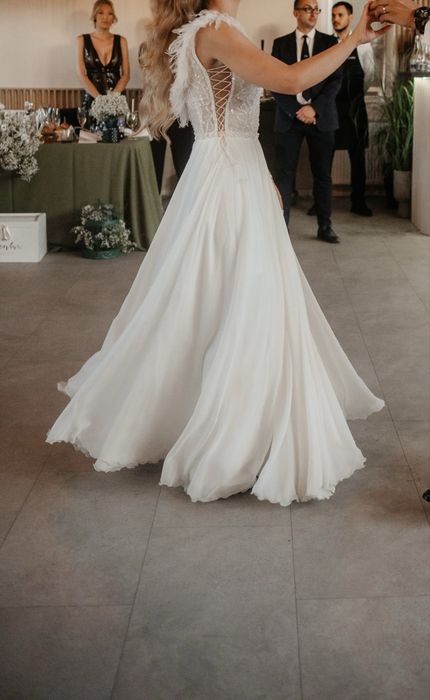 Rochie de mireasa Maya Fasion din matase, corset cu margele si pene, voal simplu de 3 metri gratis