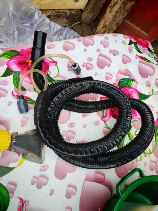 Продам моющий пылесос Karcher puzzi 10/1