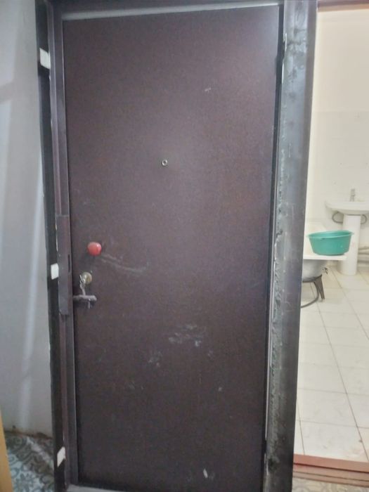 Продам железную дверь