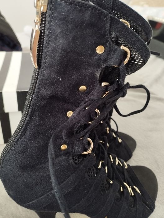 Летни боти на ток