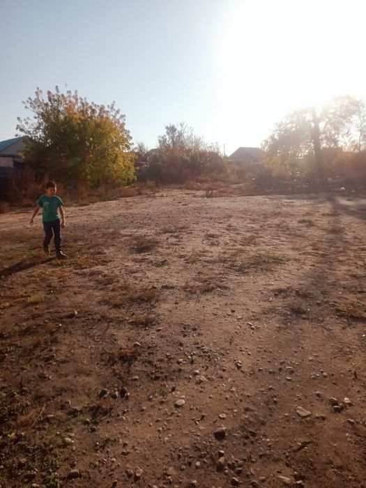 Участок в доль дороги с фундаментом