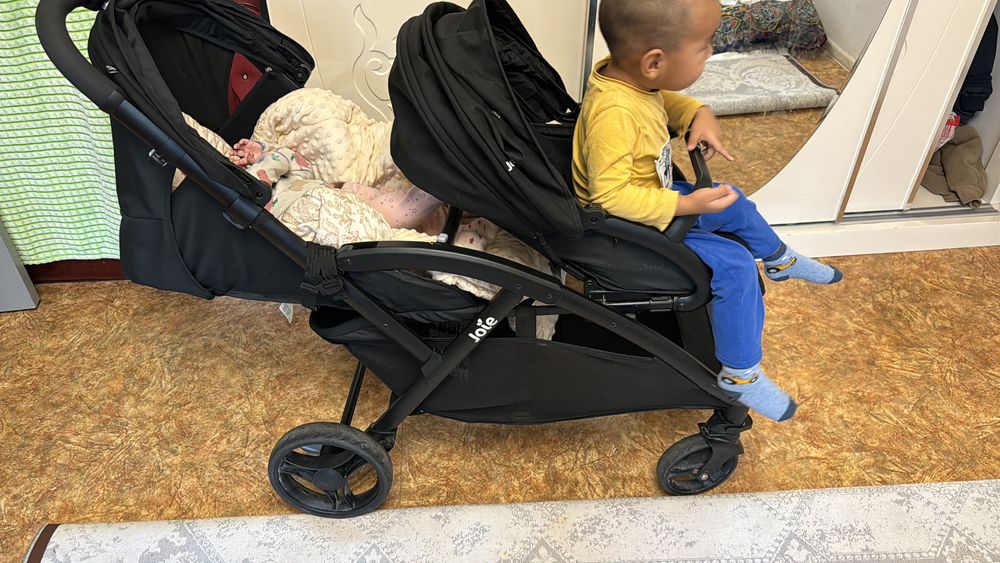 Коляска прогулочная для двух детей