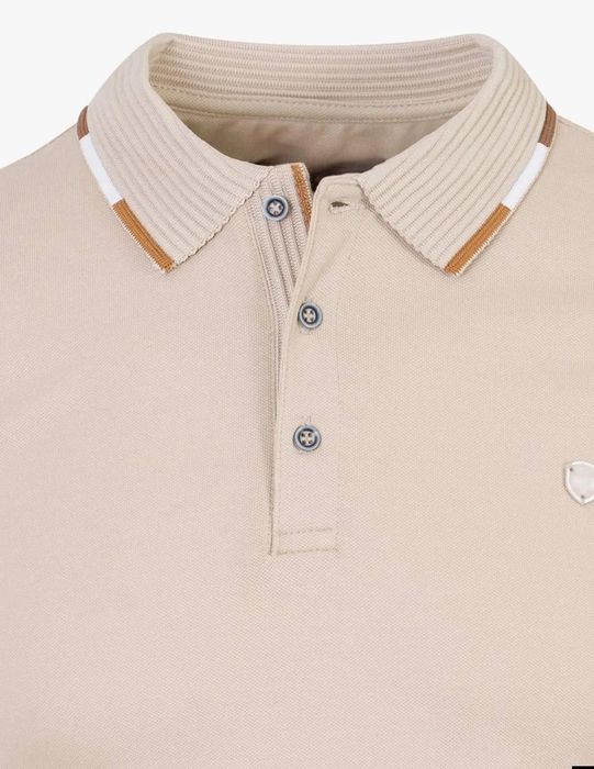 Бежова памучна тениска с яка