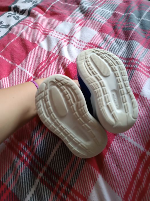 Маратонки Адидас 19 номер