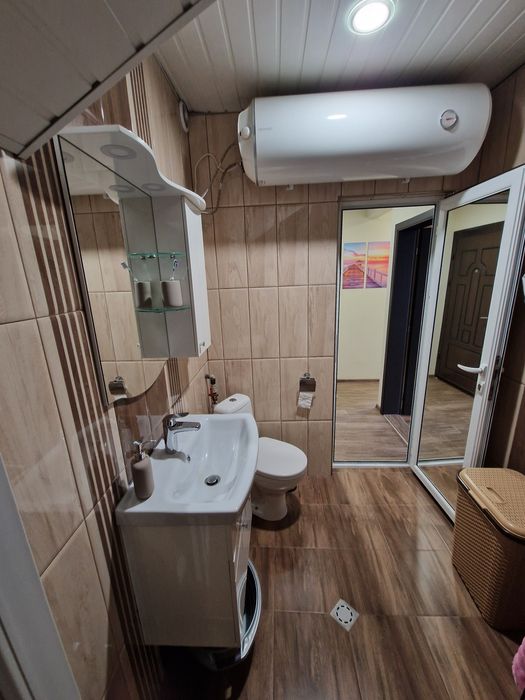 Двустаен апартамент на втори етаж в кв.Зона Б