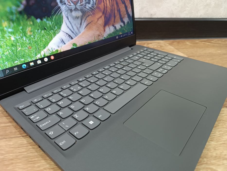 Ноутбук LENOVO 2023 г.в + Сумка.