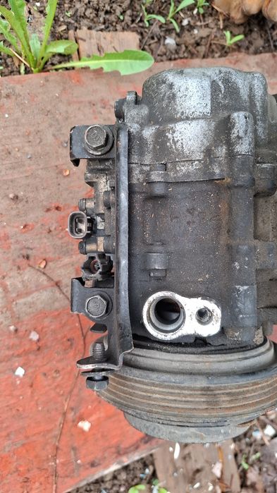 Трамблер и компрессор на субару форестер 2001г.в.