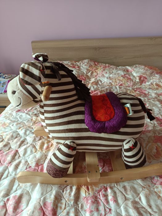 Детска плюшена люлка зебра столче със животно за дете над 1 година.