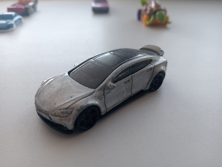 Продаю оригинал лего и хот вилс