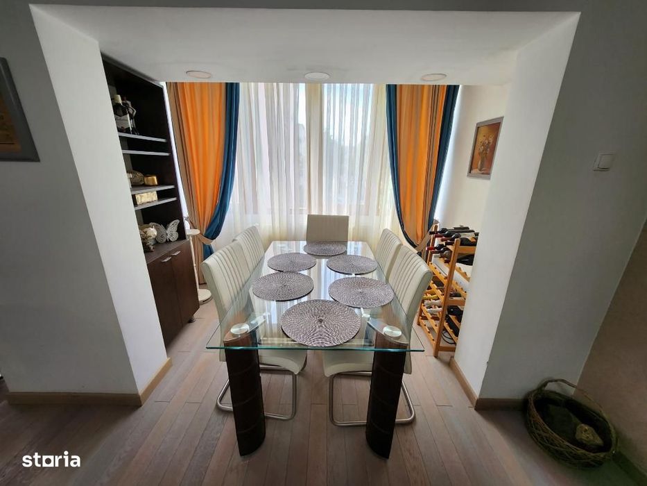 De vanzare Apartament 4 camere, zona Cetate Liceul Sportiv.