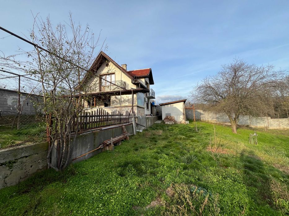 Продава се Къща в Казанлък - 100 кв.м за 765 €/кв.м - Снимка #2