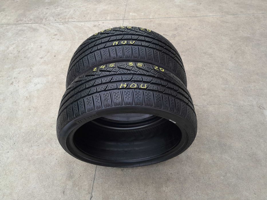 Doua anvelope noi de iarna 245 35 20 pirelli sottozero 2 N0