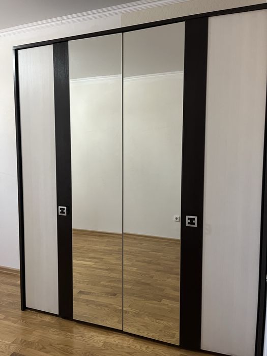 Шкаф для одежды со столиком