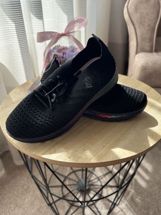 Обувки- маратонки