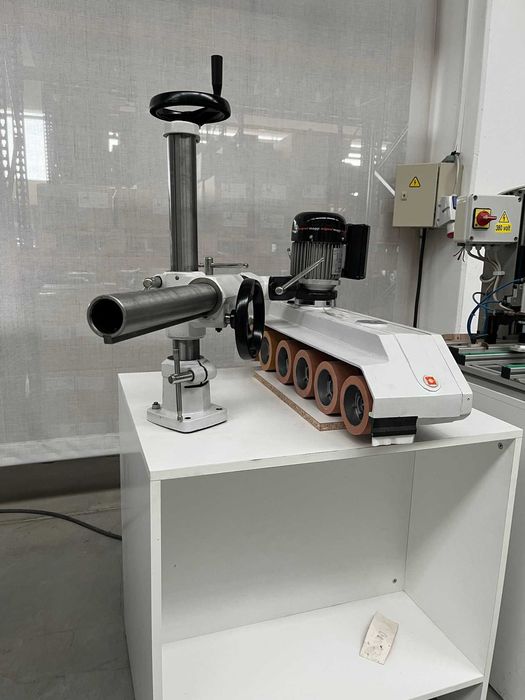 Професионален подавател с 6 колела и стойка