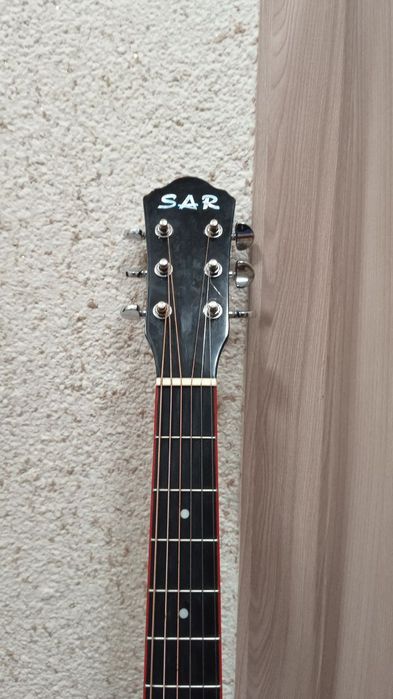 Gitara sotiladi srochno