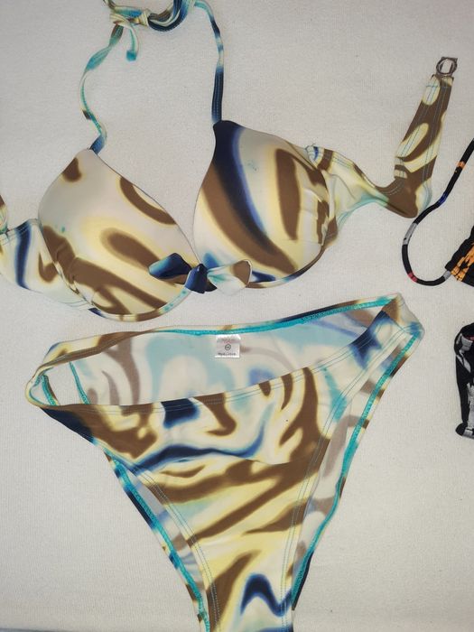 Бански на различни марки