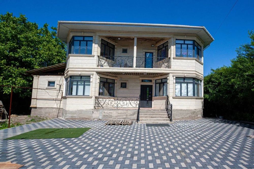 Продам дом из 9 комнат