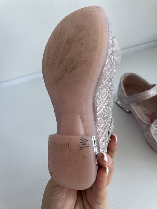 Продам детские туфельки