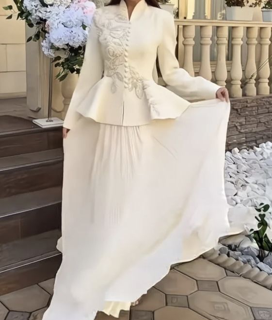 Костюм юбочный .