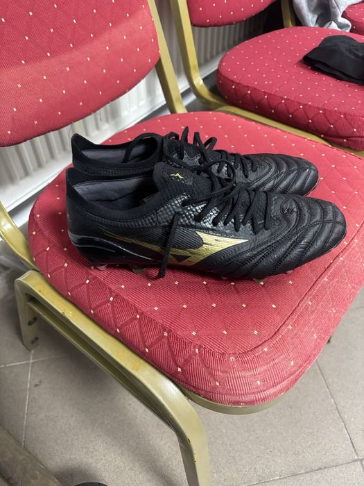 Ghete forbal mizuno morelia IV folosite 3 meciuri marimea 42 -27 cm  !