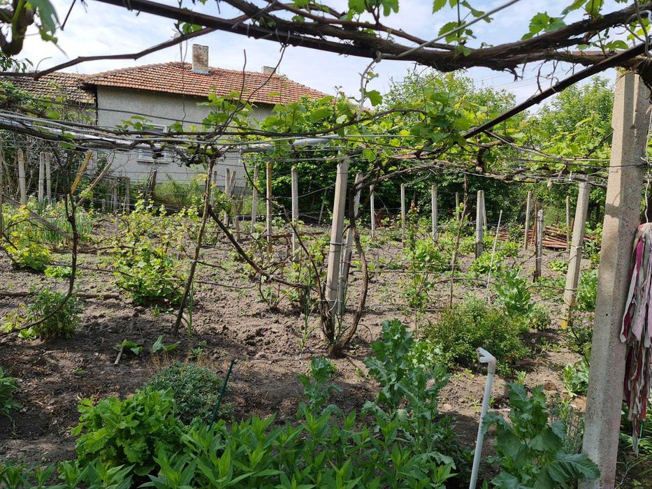 Продавам къща в кв. Бряг