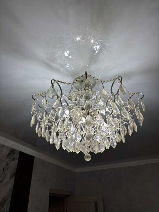 Продам люстру для зала